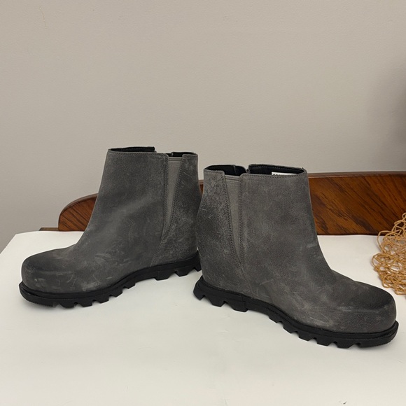 SOREL Women's Joan of Artic Wedge III Lug Sole Zip Booties Gray - Picture 4 of 7